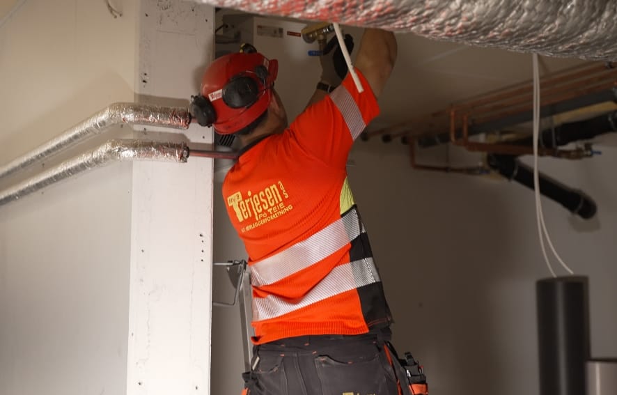 Service utført av erfarent serviceteam Service og vedlikehold av tekniske anlegg utført av erfarent serviceteam